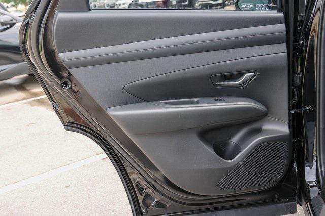 New 2025 Black Hyundai SEL Convenience FWD image 11
