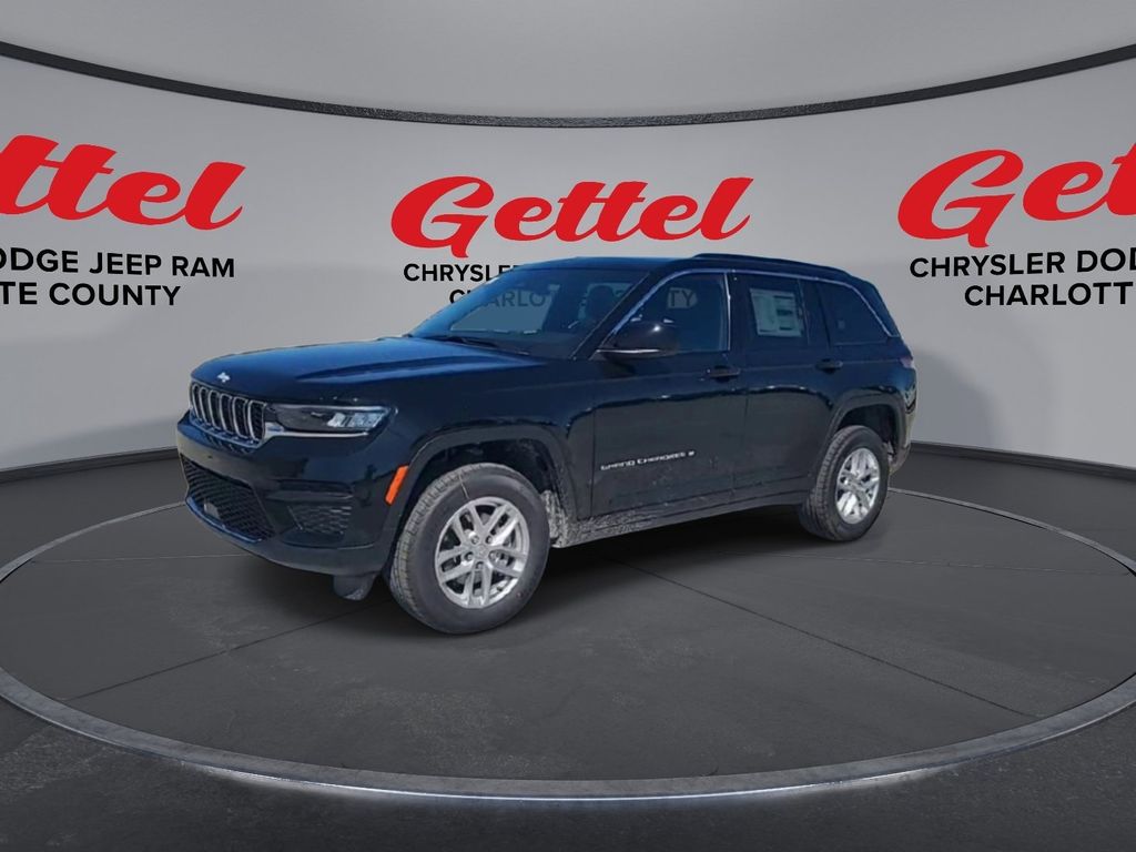 2025 Jeep Grand Cherokee Laredo photo 2