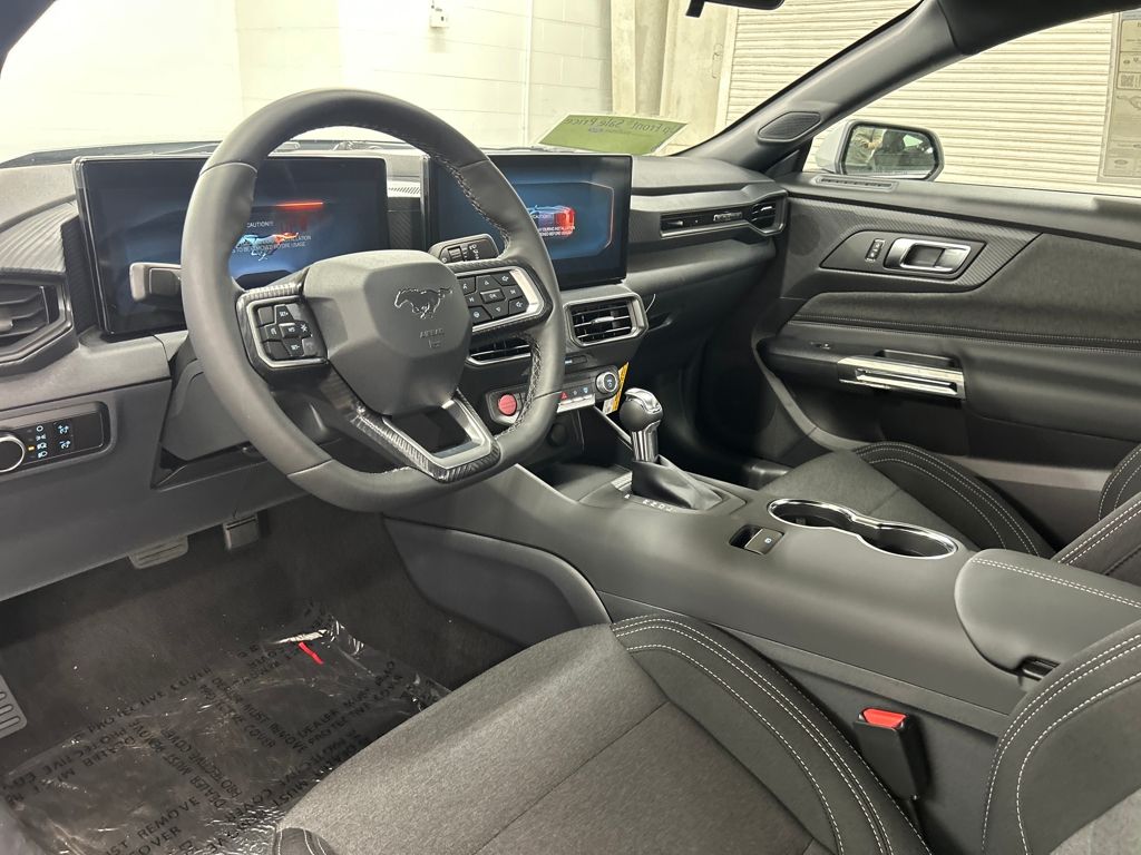 2025 Ford Mustang EcoBoost photo 4