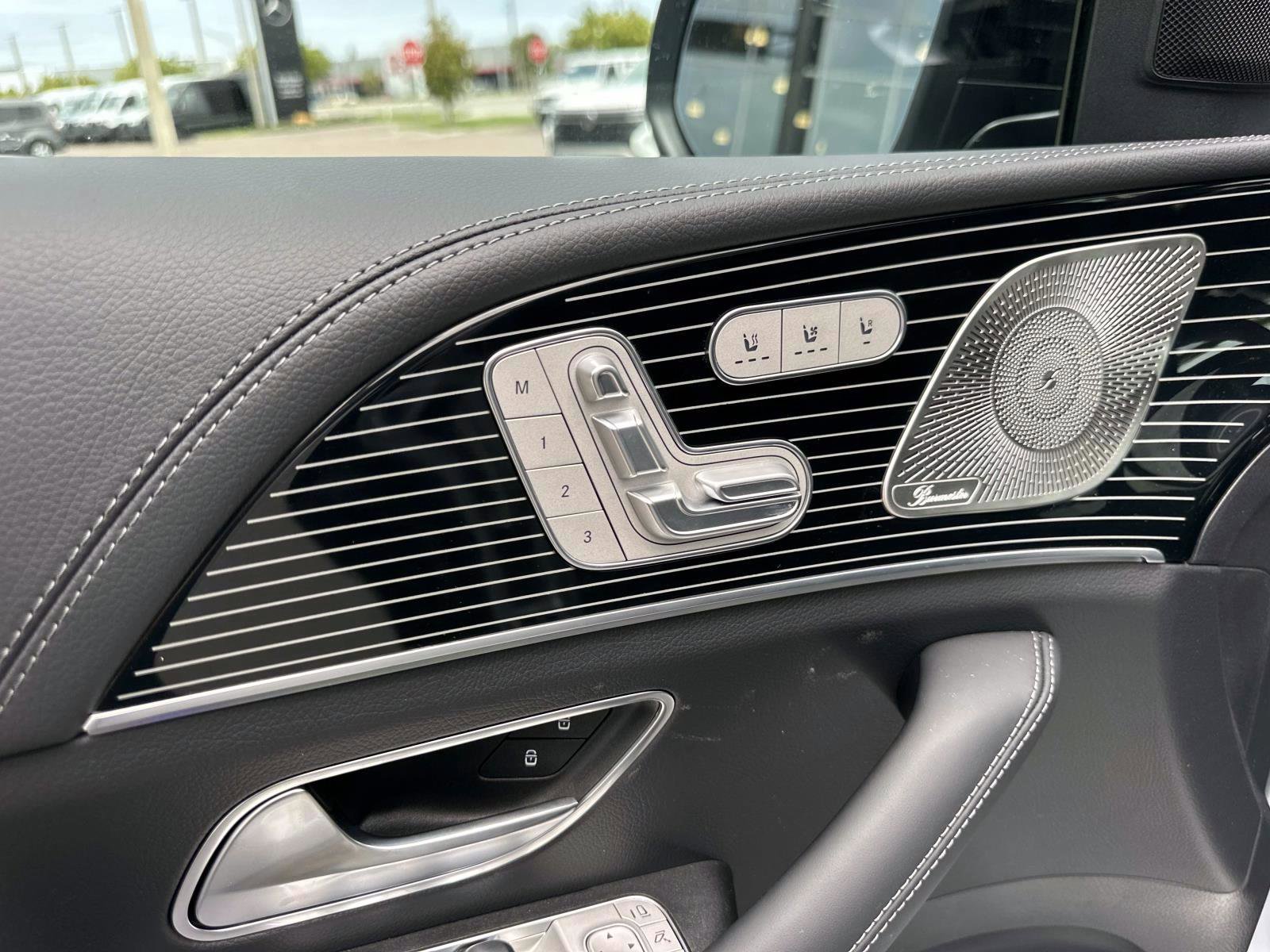 2026 Mercedes Benz GLS 450 4MATIC photo 18