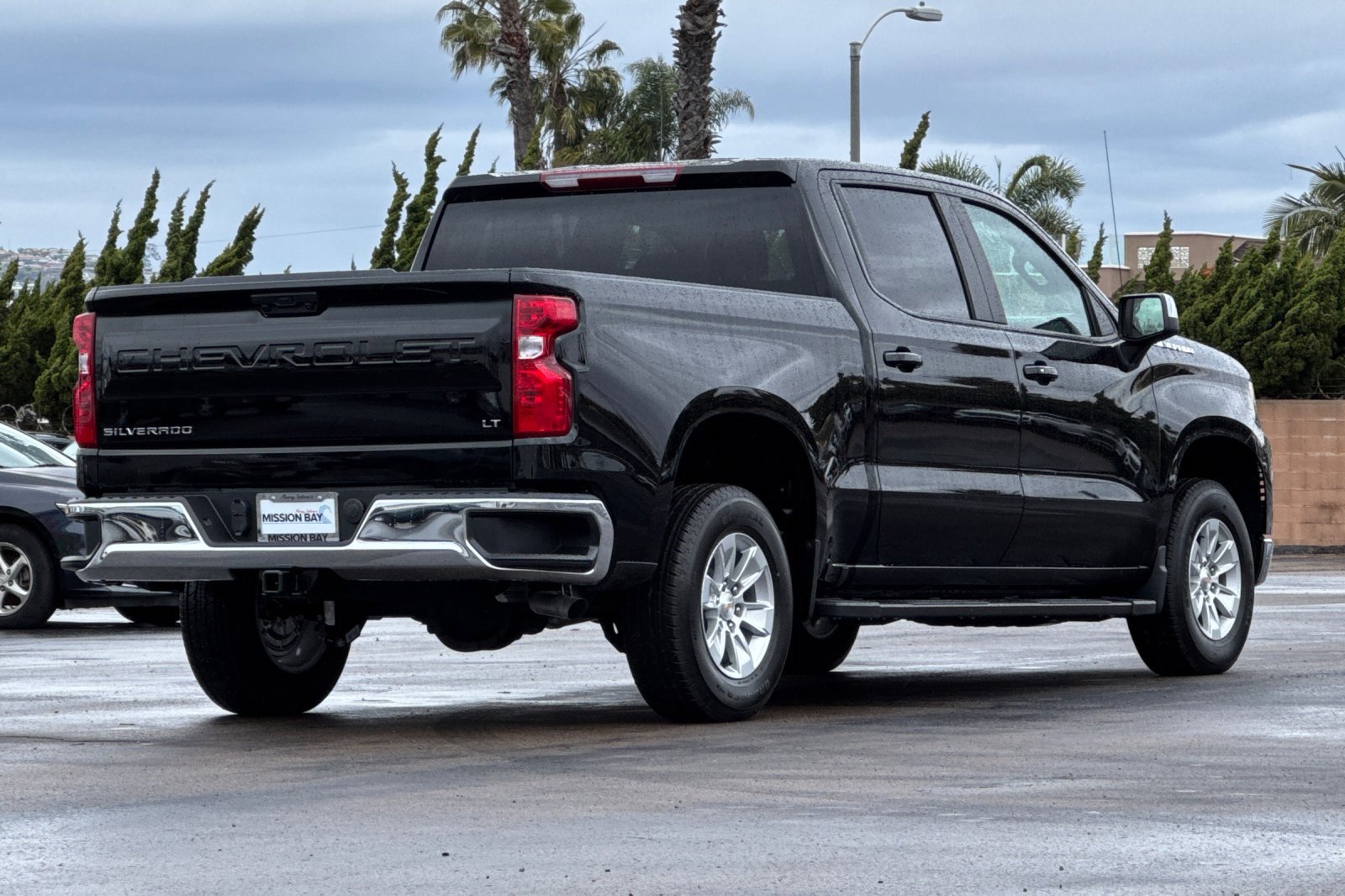 2025 Chevrolet Silverado 1500 LT photo 4