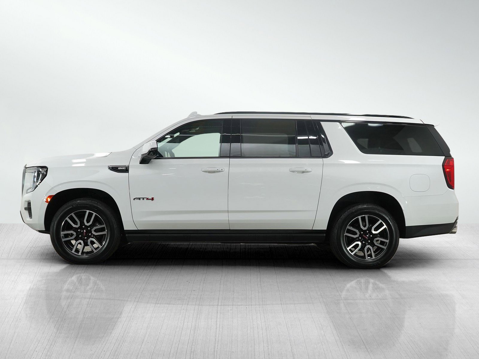 Used 2022 GMC Yukon XL AT4 with VIN 1GKS2HKL6NR136648 for sale in Bloomington, Minnesota