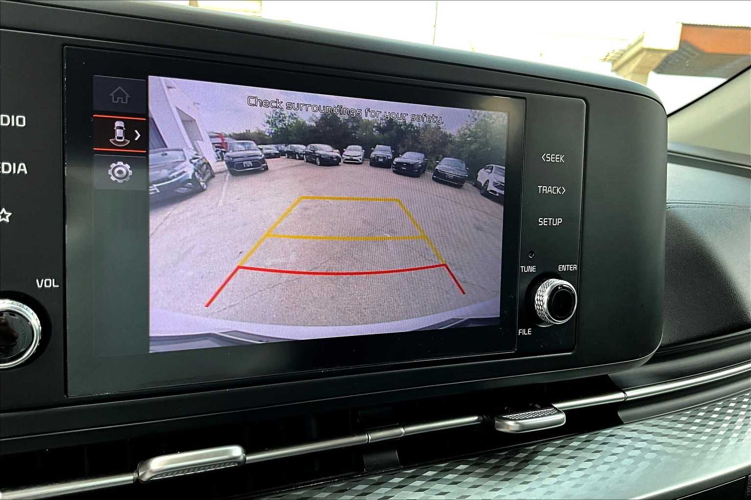 2023 Kia Carnival LX photo 25