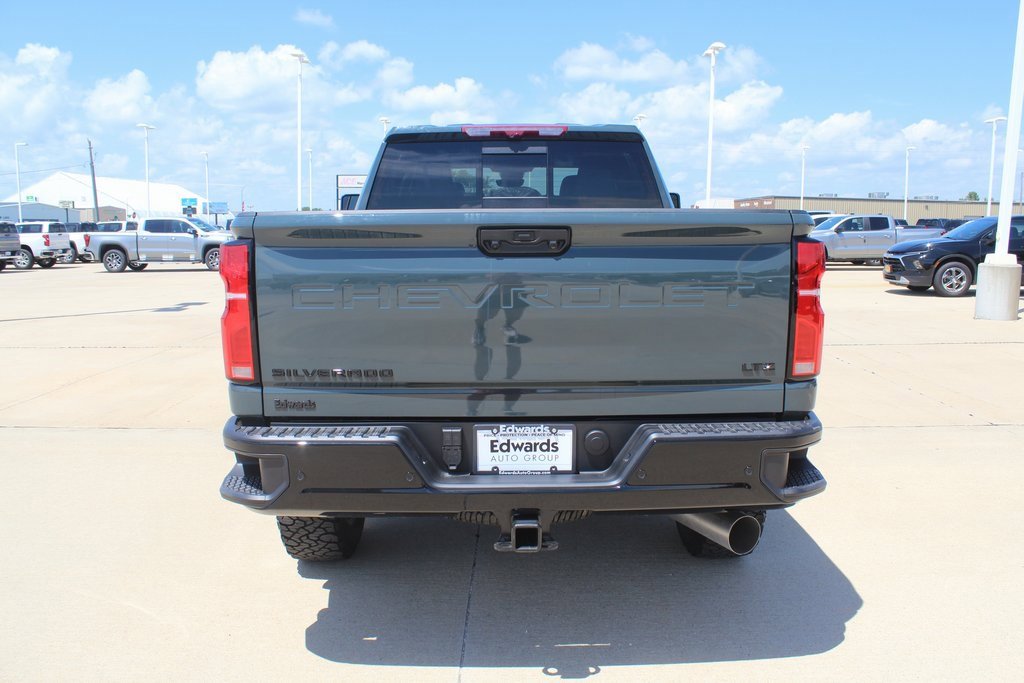 2025 Chevrolet Silverado 2500HD LTZ photo 4