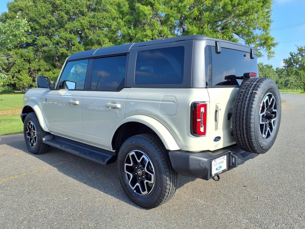 2025 Ford Bronco Outer Banks photo 17