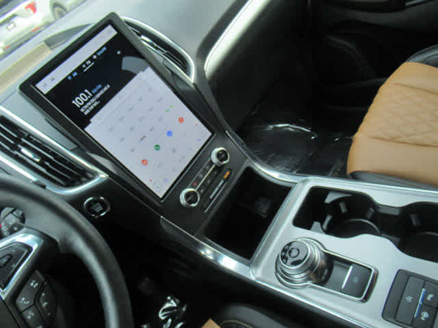 2024 Ford Edge Titanium photo 21