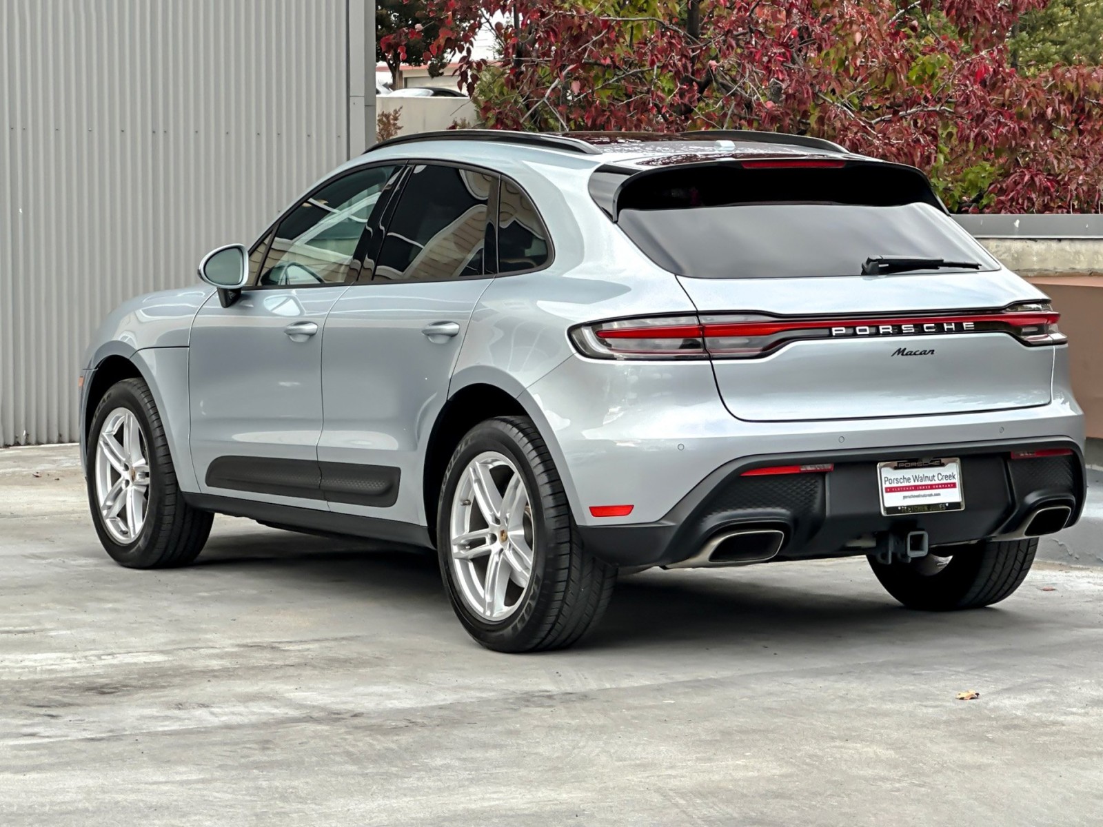 2024 Porsche Macan T photo 2
