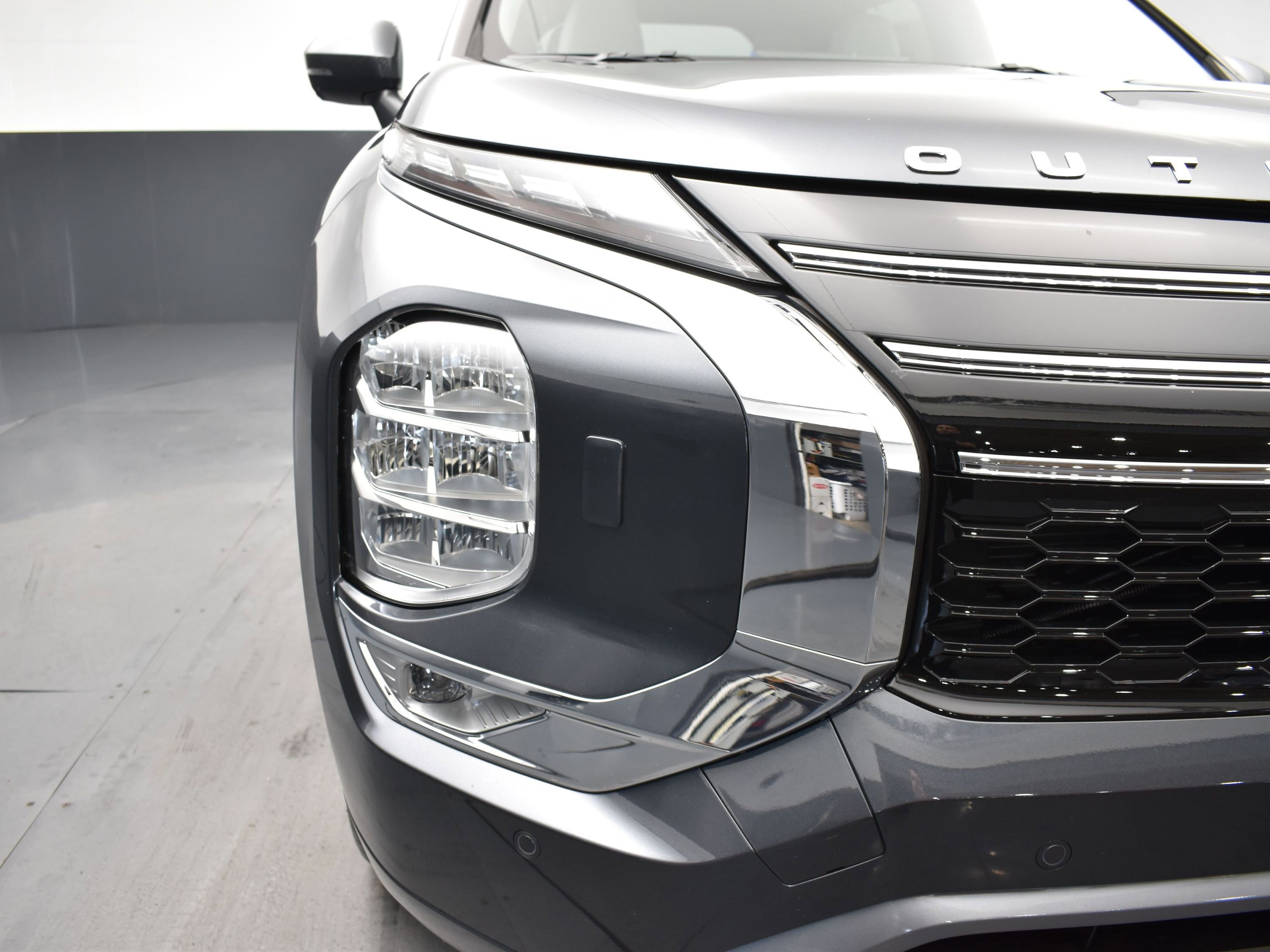 2025 Mitsubishi Outlander SEL photo 5