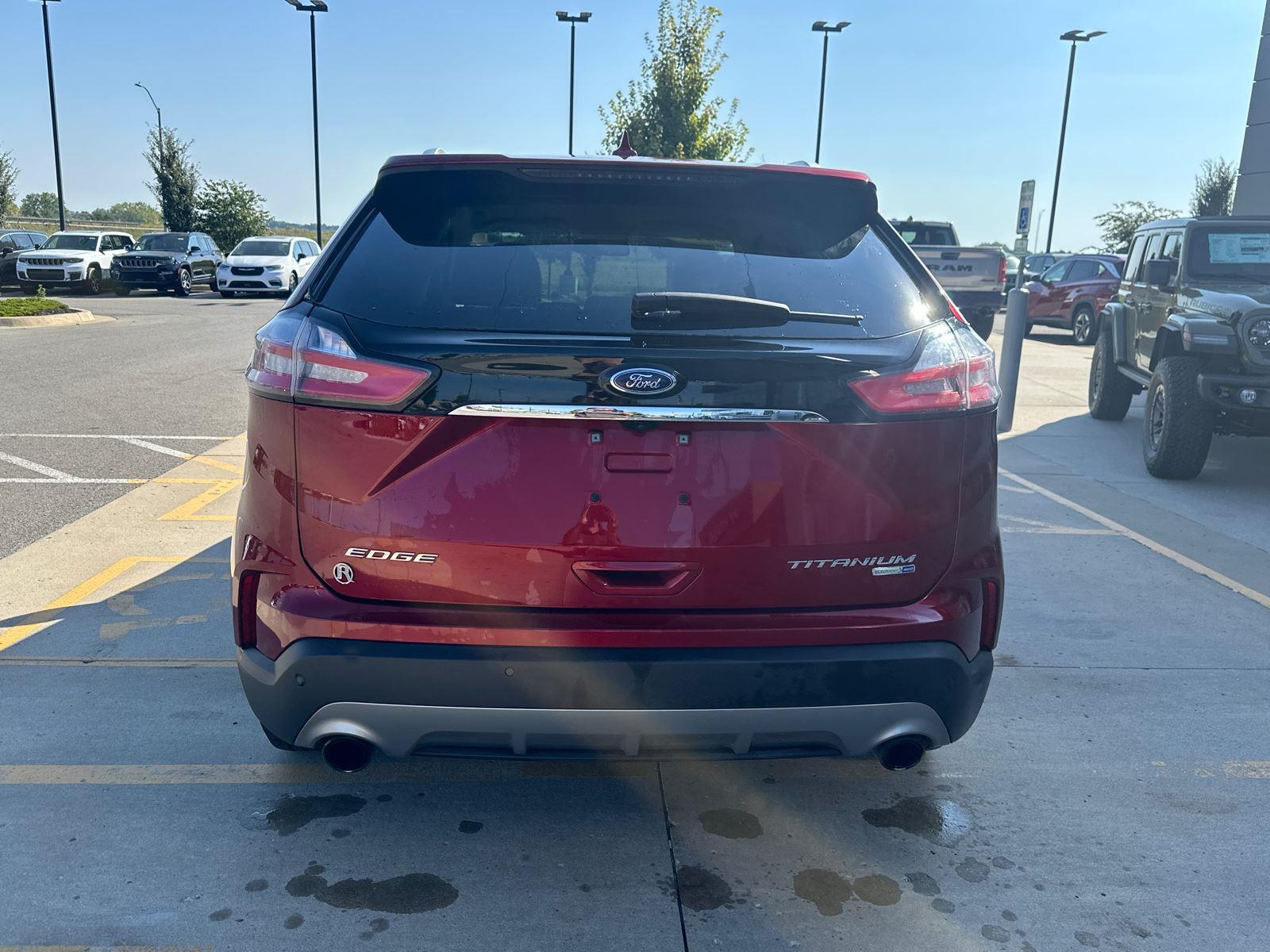 2019 Ford Edge Titanium photo 2