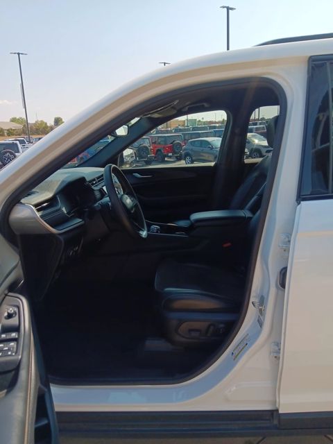 2023 Jeep Grand Cherokee Altitude photo 7