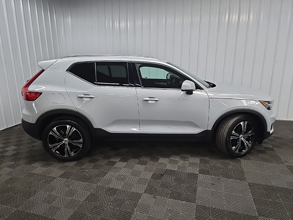 2022 Volvo XC40 T5 Inscription photo 2