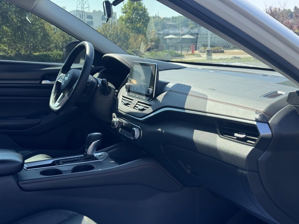2021 Nissan Altima 2.5 SR photo 10