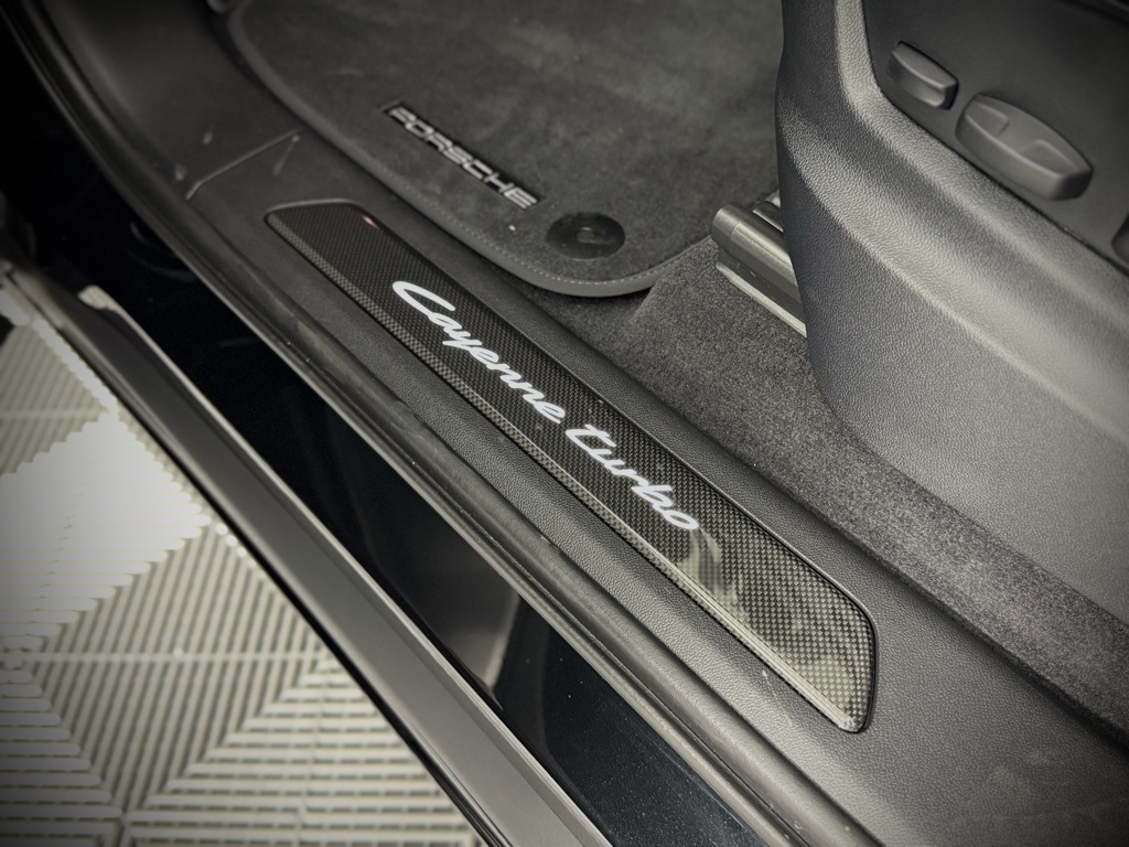 2025 Porsche Cayenne Turbo E-Hybrid Coupe photo 6