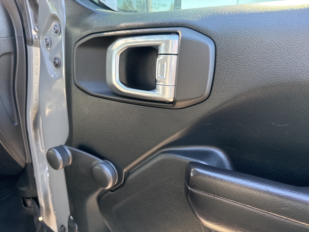 2021 Jeep Gladiator Sport photo 27