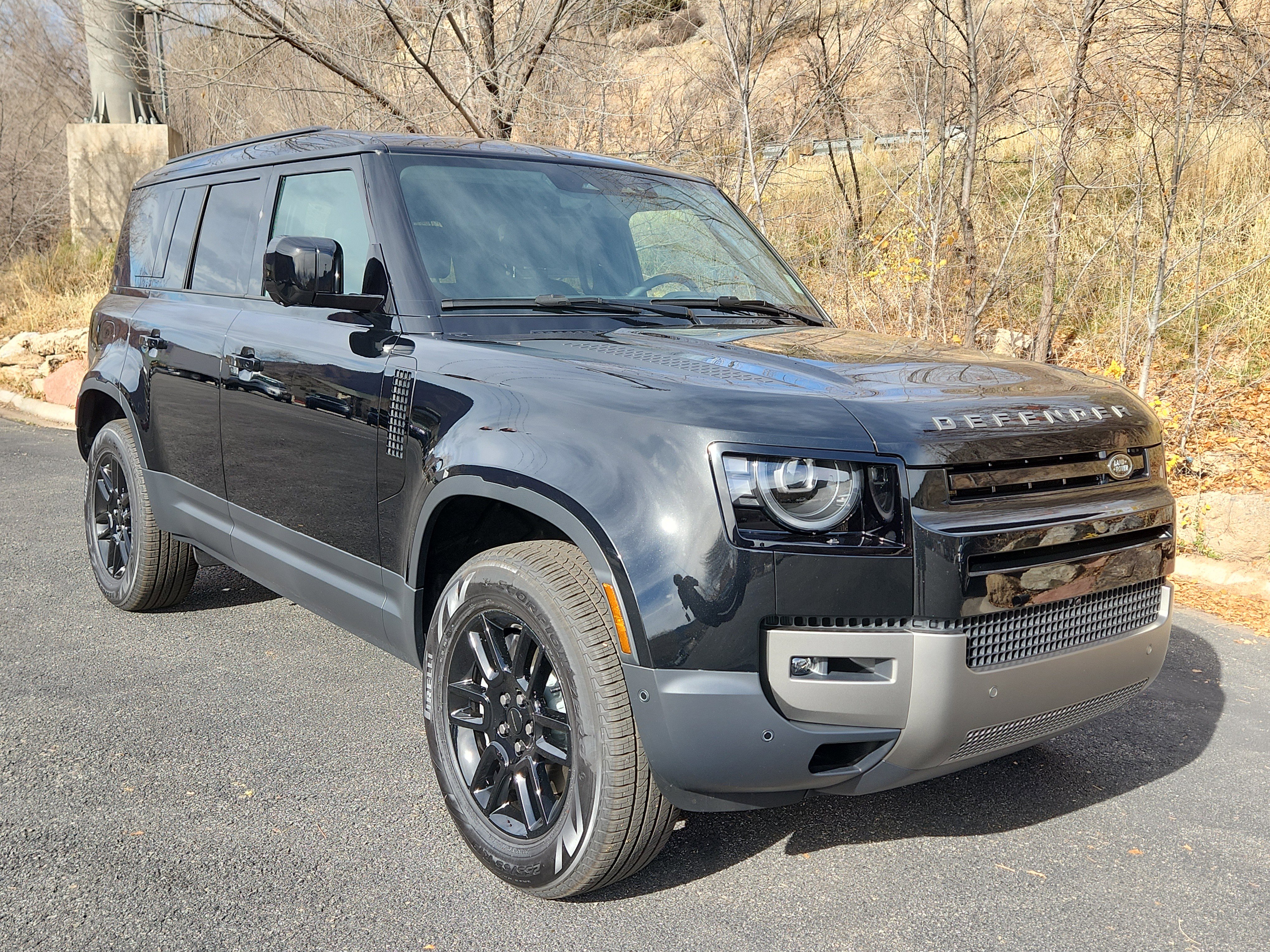 2026 Land Rover Defender S's photo