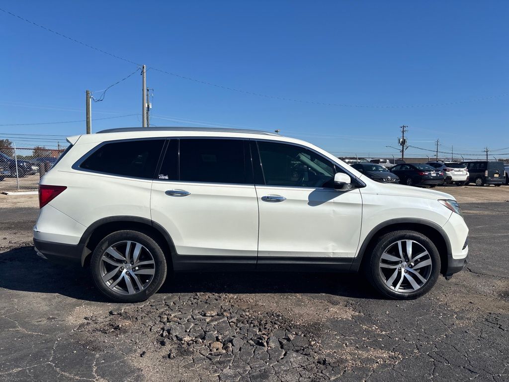 2016 Honda Pilot Elite photo 2