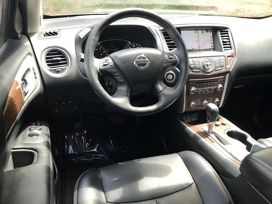 2020 Nissan Pathfinder Platinum photo 11