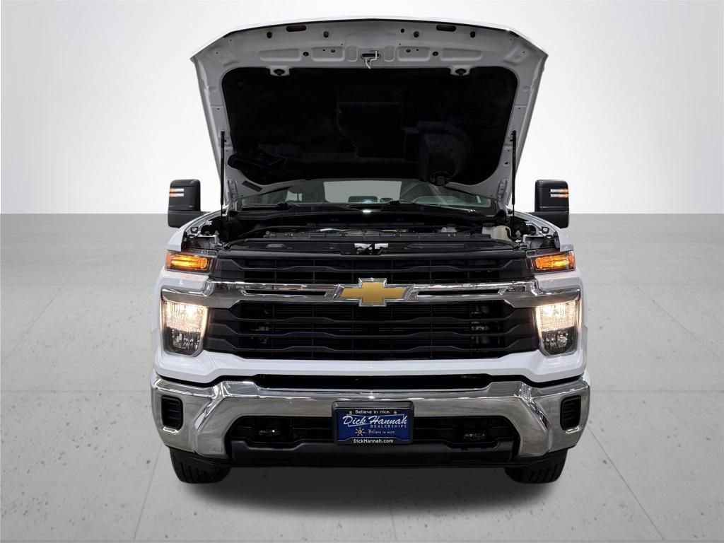 2024 Chevrolet Silverado 2500HD LT photo 4