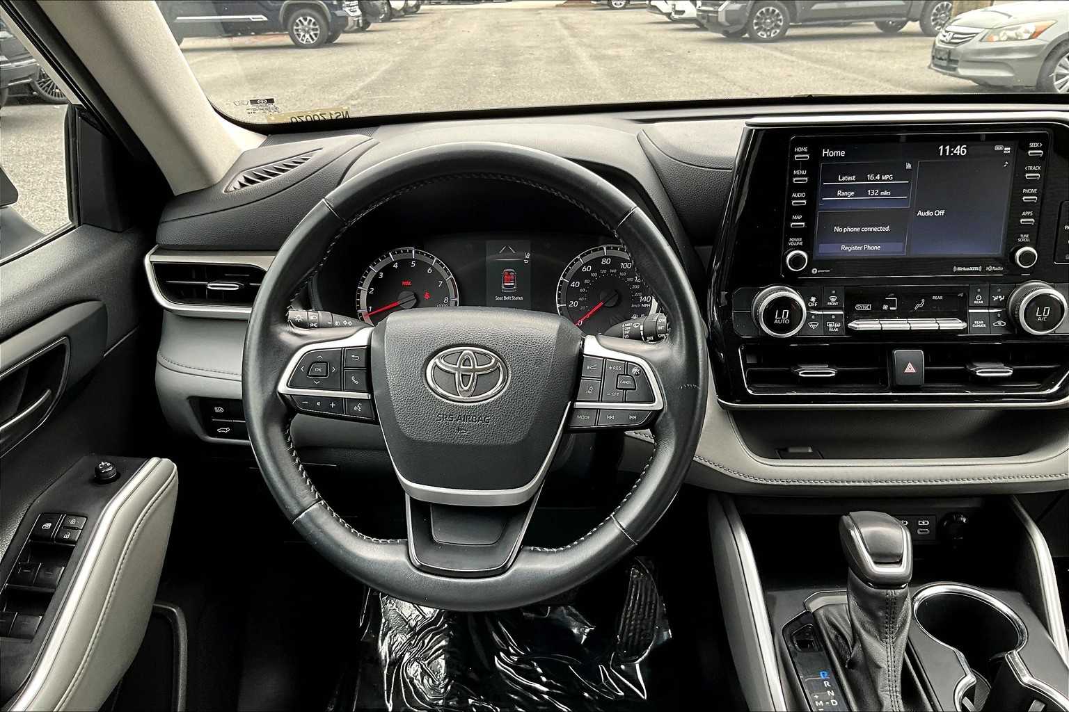 2022 Toyota Highlander LE photo 5