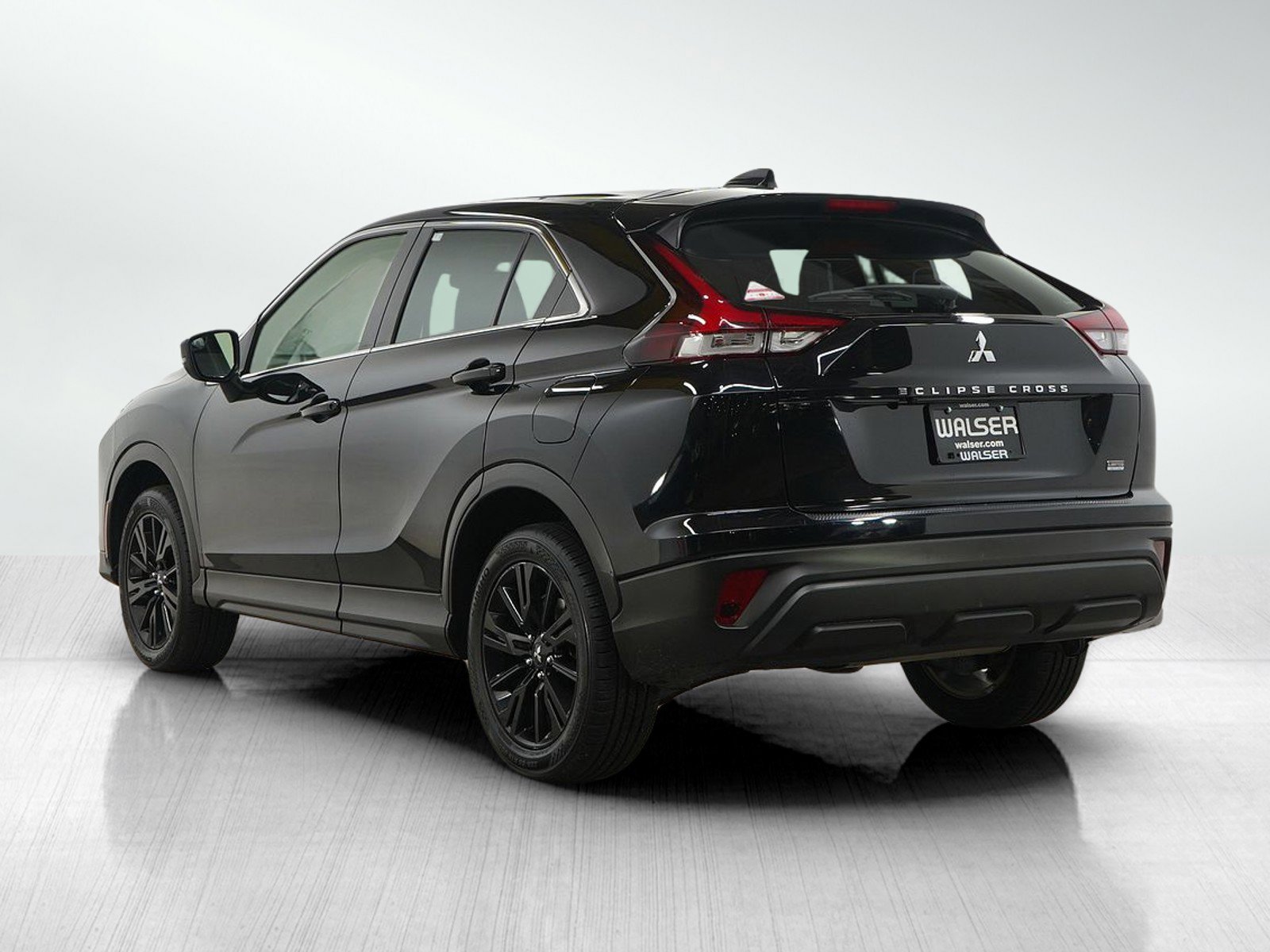 2023 Mitsubishi Eclipse Cross LE photo 2