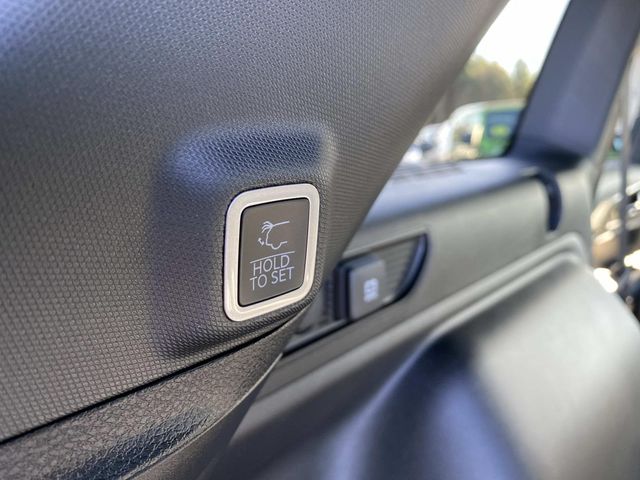 2025 Jeep Grand Cherokee Laredo Altitude X photo 3