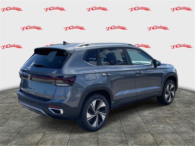 2025 Volkswagen Taos SE photo 3