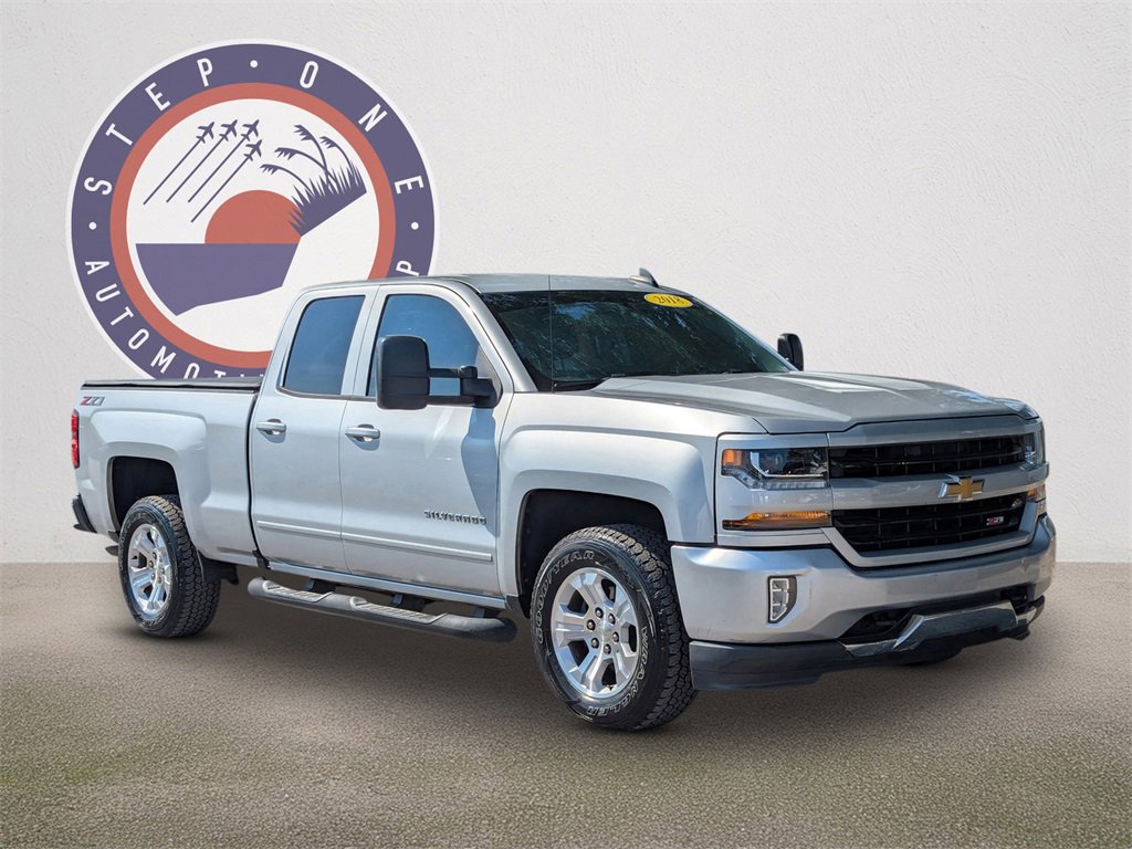 2018 Chevrolet Silverado 1500 LT photo 2