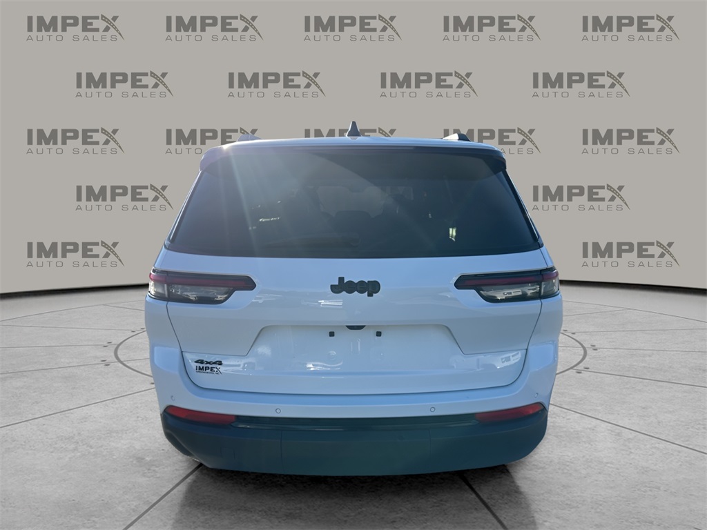 2024 Jeep Grand Cherokee Altitude photo 3