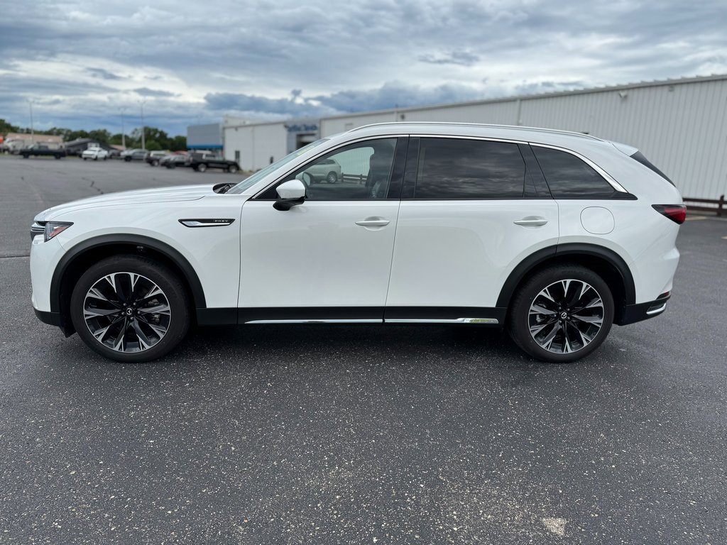 2024 Mazda CX-90 Premium Plus photo 2