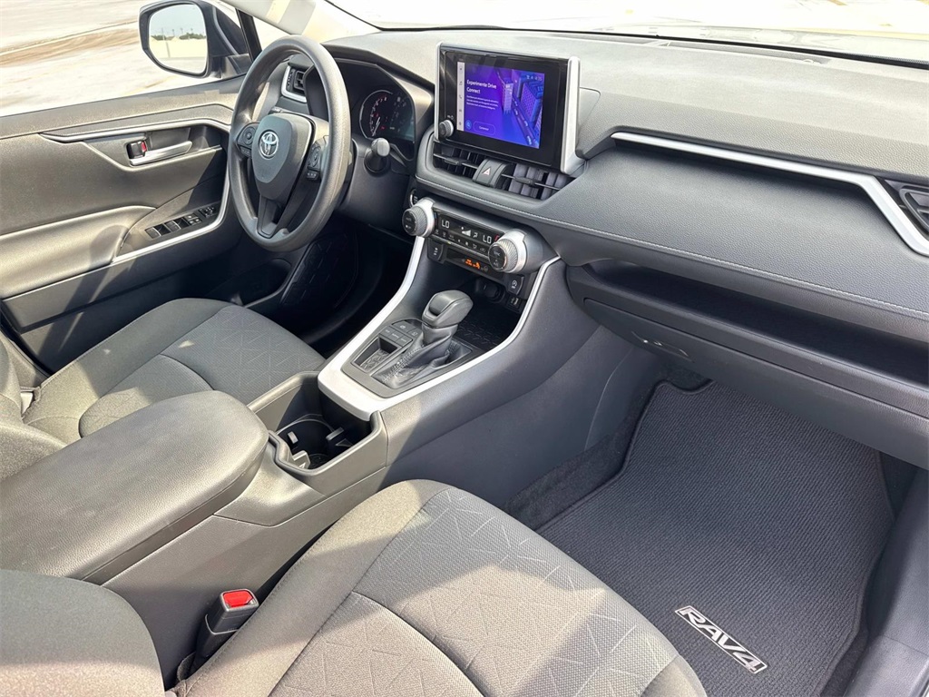 2024 Toyota RAV4 XLE photo 8