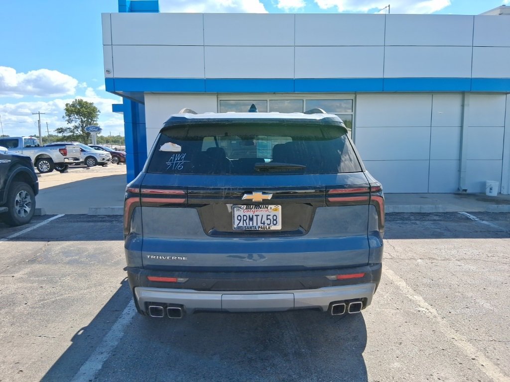 2025 Chevrolet Traverse photo 3