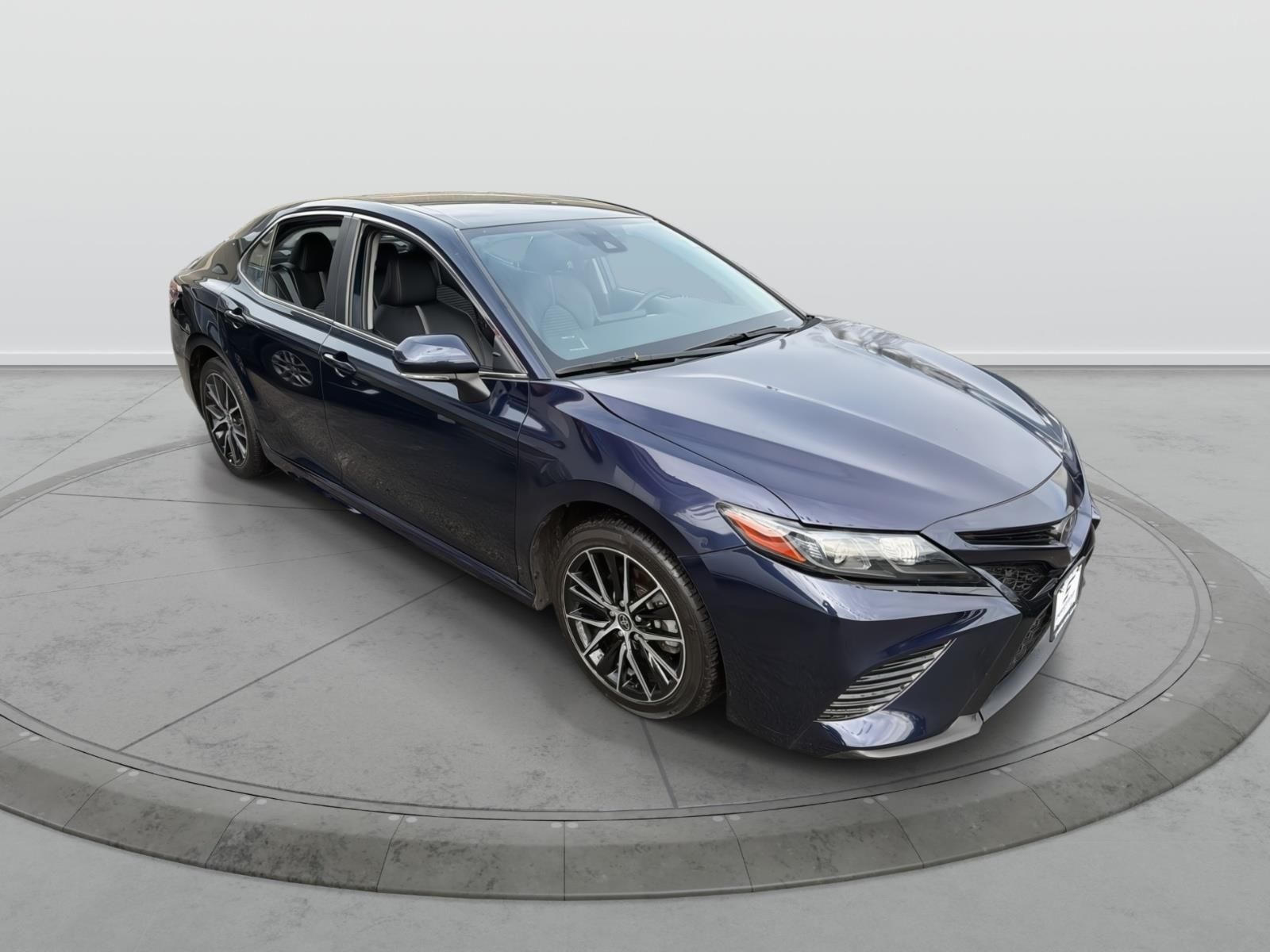 2022 Toyota Camry SE's photo