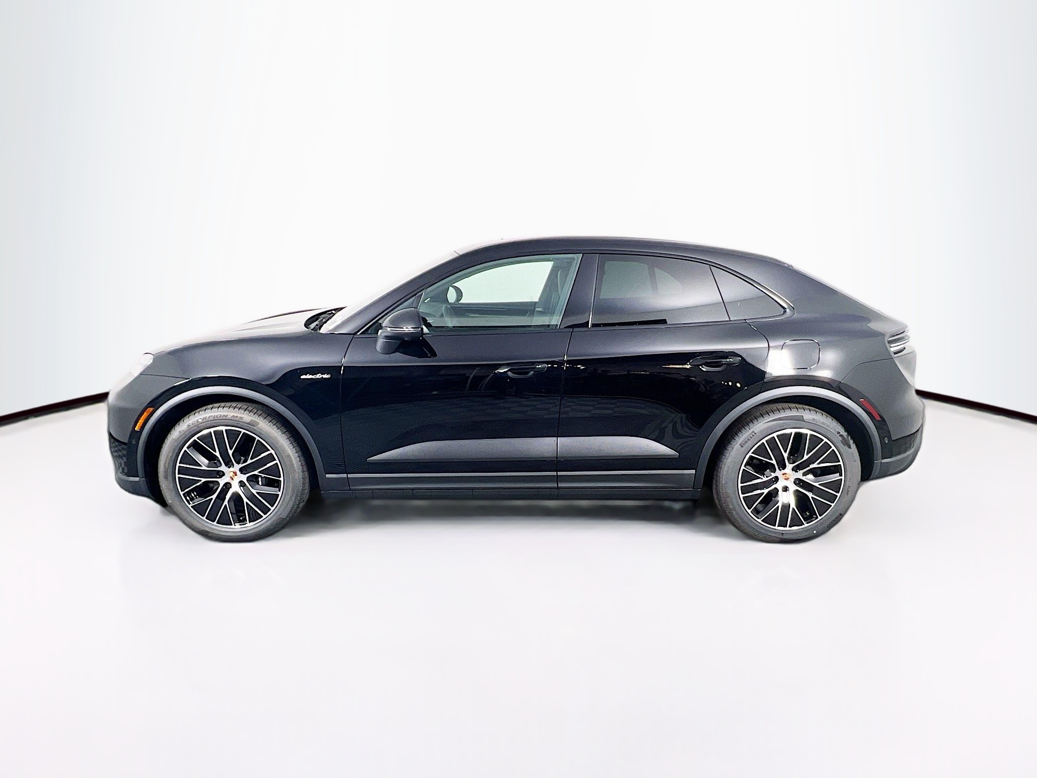 2025 Porsche Macan 4 Electric photo 2