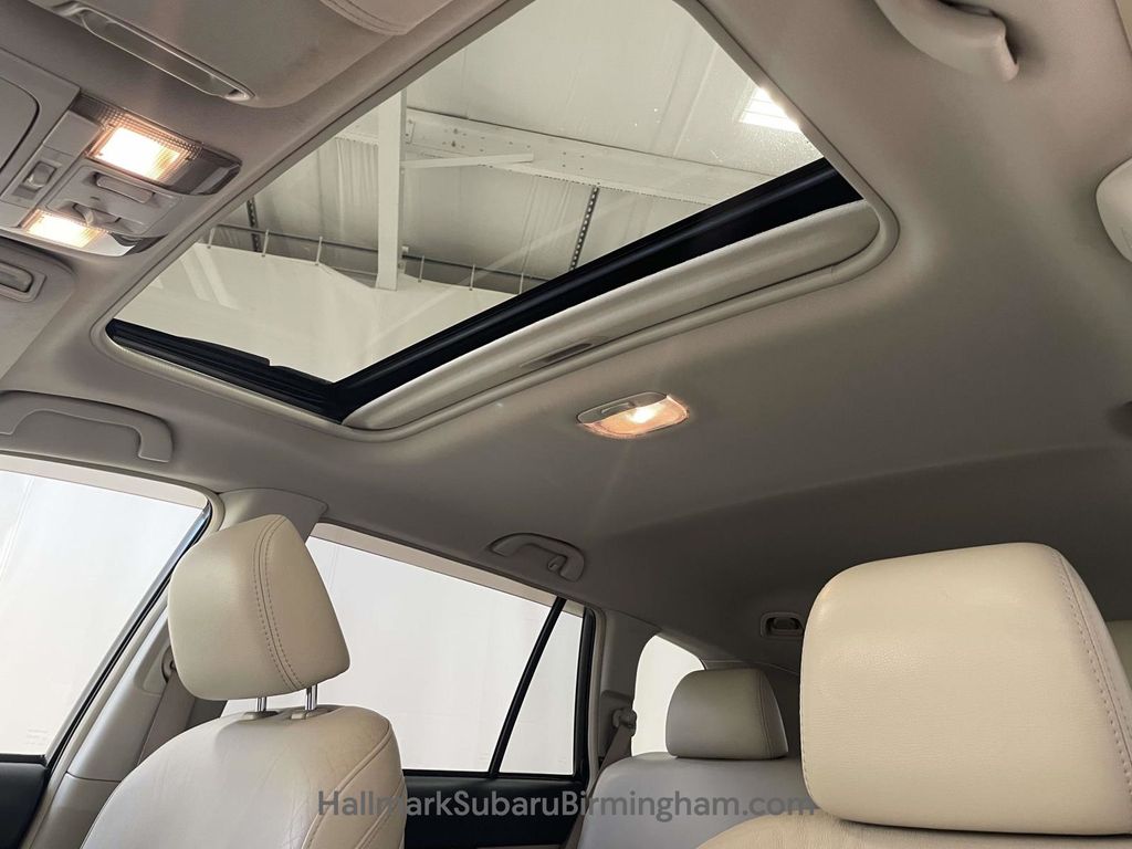 2011 Subaru Outback 3.6R photo 14
