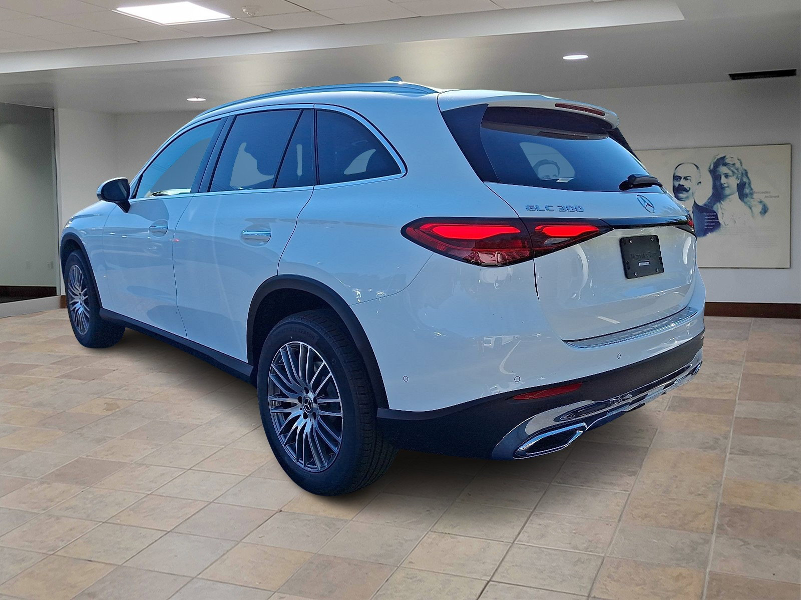 2026 Mercedes Benz GLC 300 4MATIC photo 4