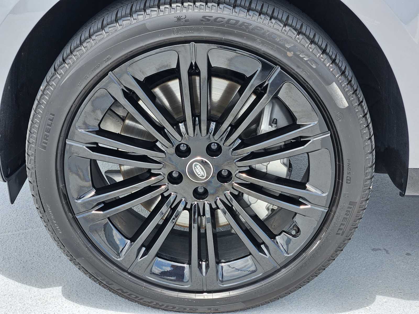2025 Land Rover Range Rover SE photo 10