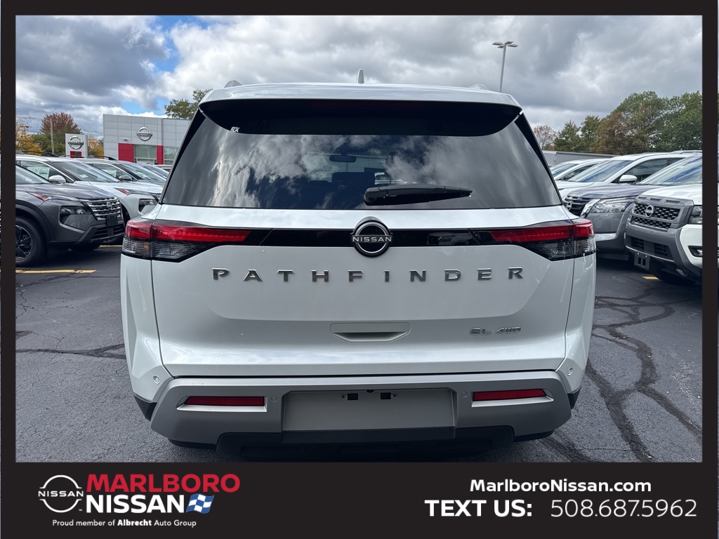 2025 Nissan Pathfinder SL photo 3