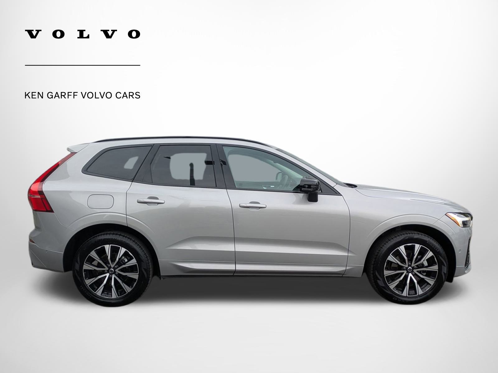 2025 Volvo XC60 Plus photo 2