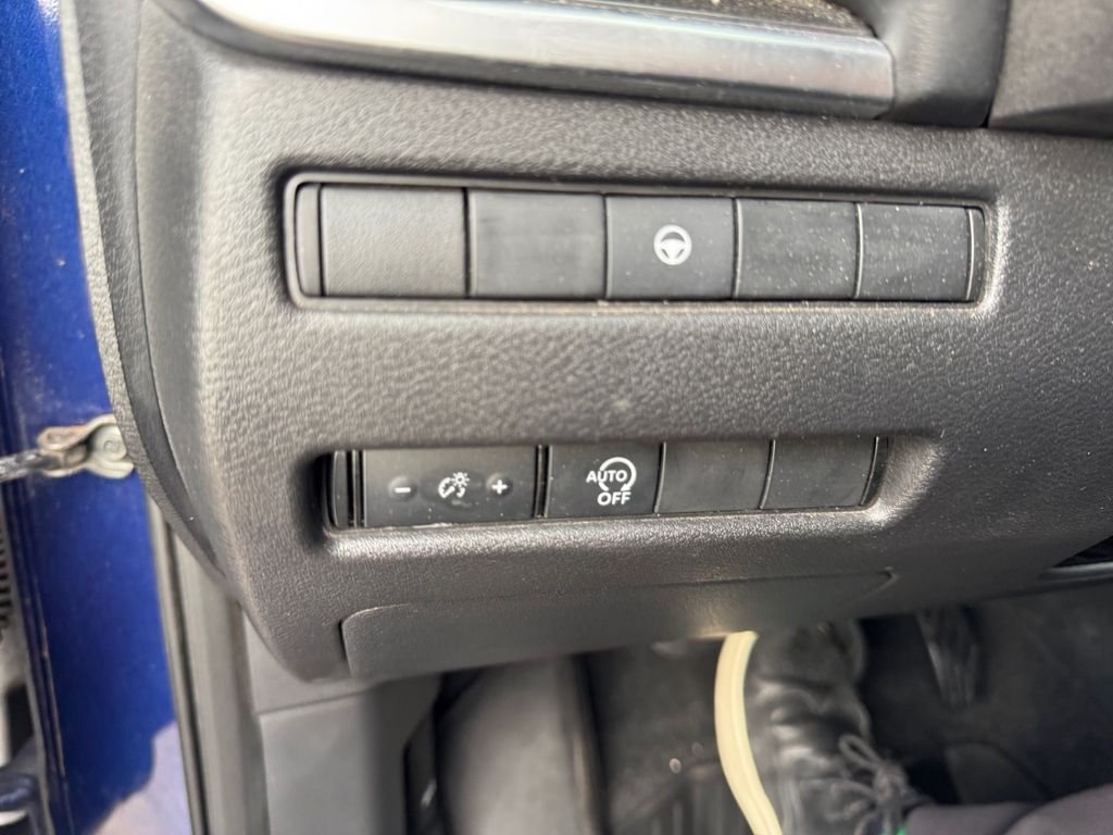 2023 Nissan Rogue SV photo 28