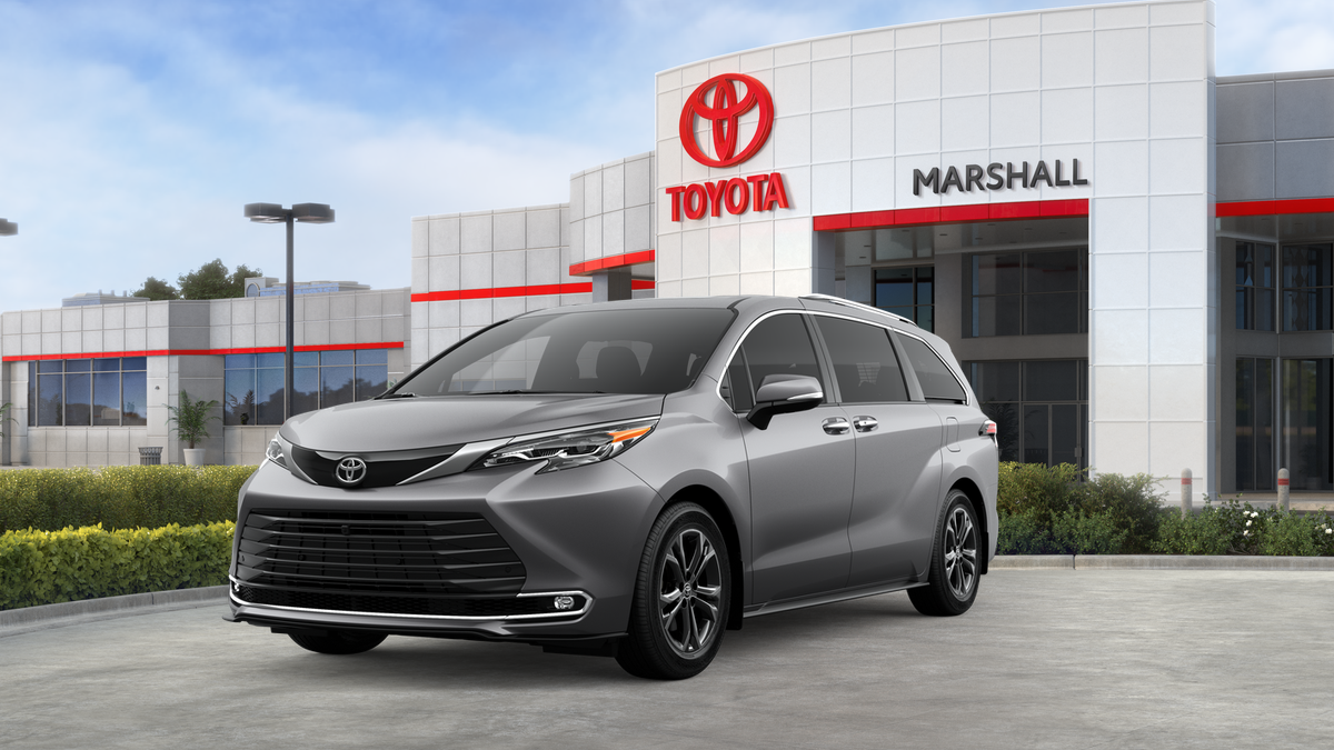 2026 Toyota Sienna Platinum's photo