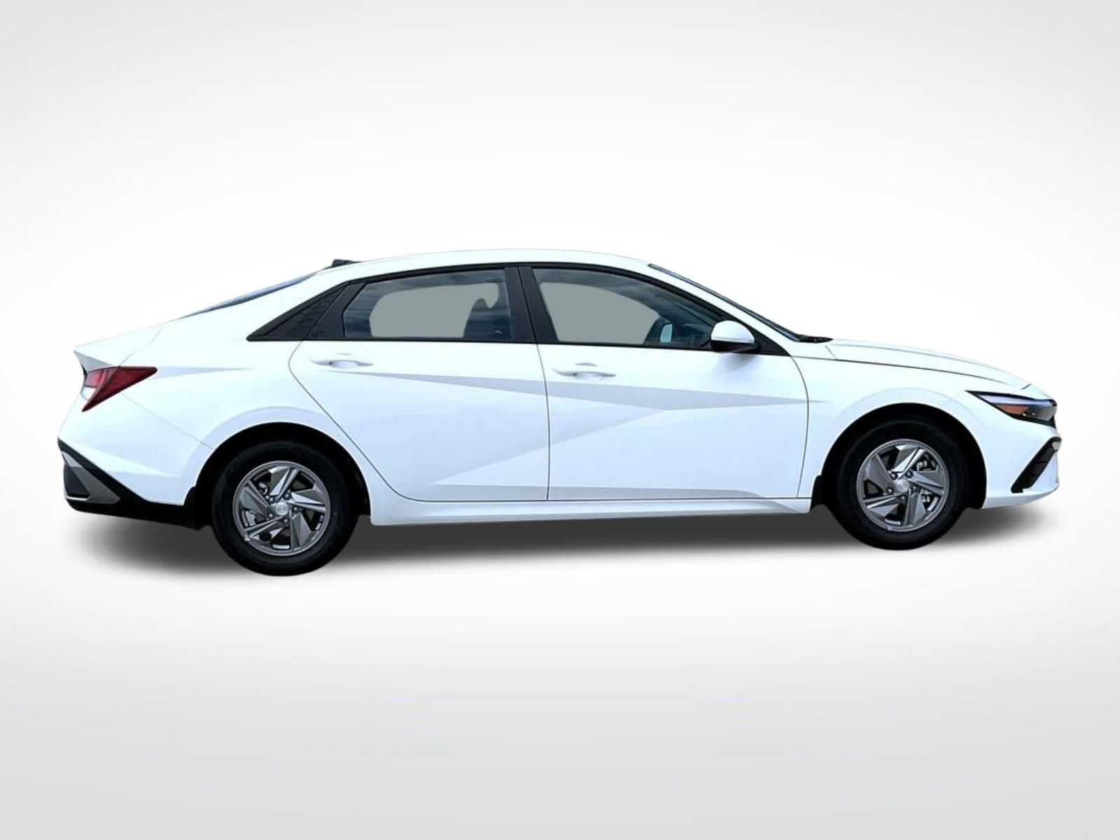 2025 Hyundai Elantra SE photo 4