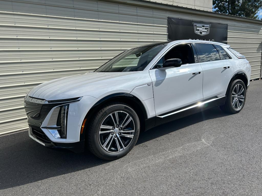 2025 Cadillac LYRIQ Luxury 2's photo