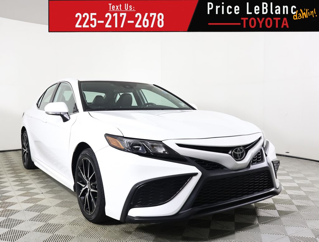 2022 Toyota Camry SE