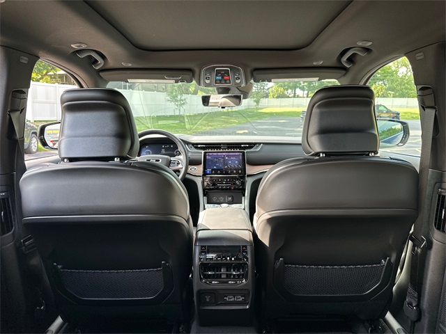 2025 Jeep Grand Cherokee Summit photo 11