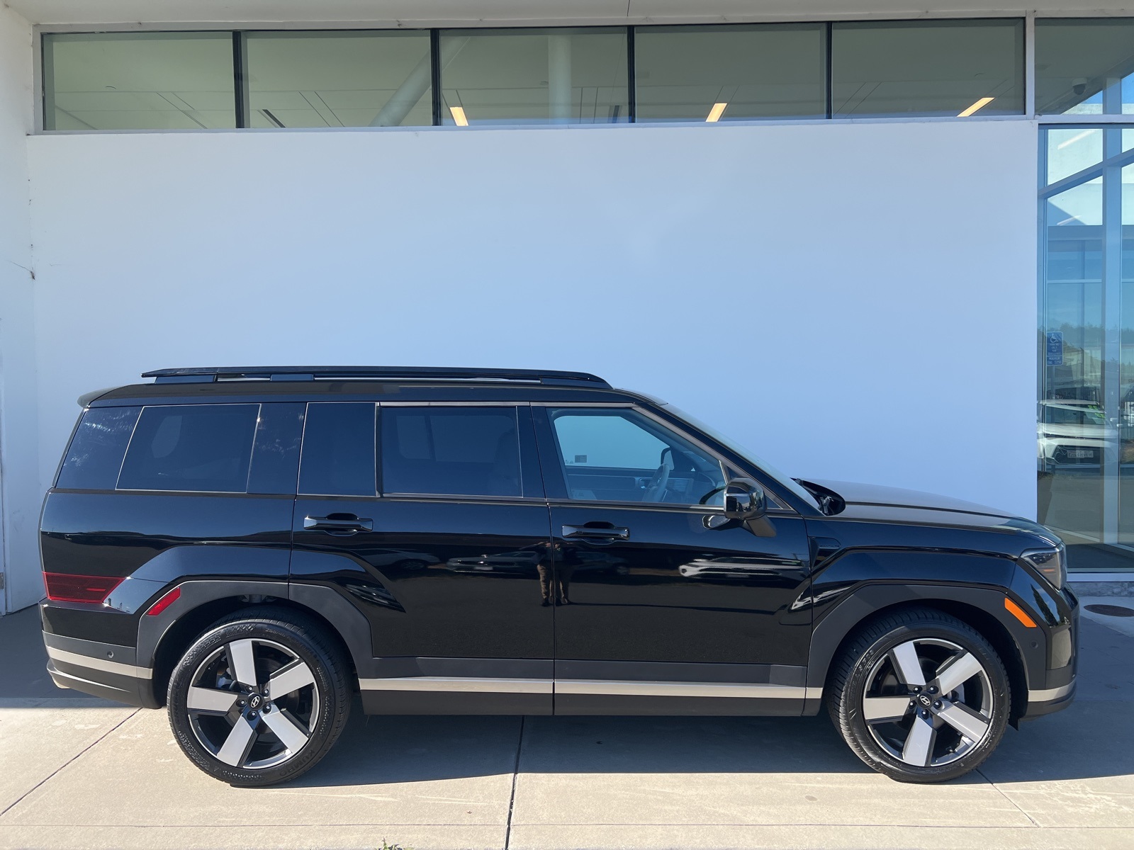 2024 Hyundai Santa Fe Limited photo 2