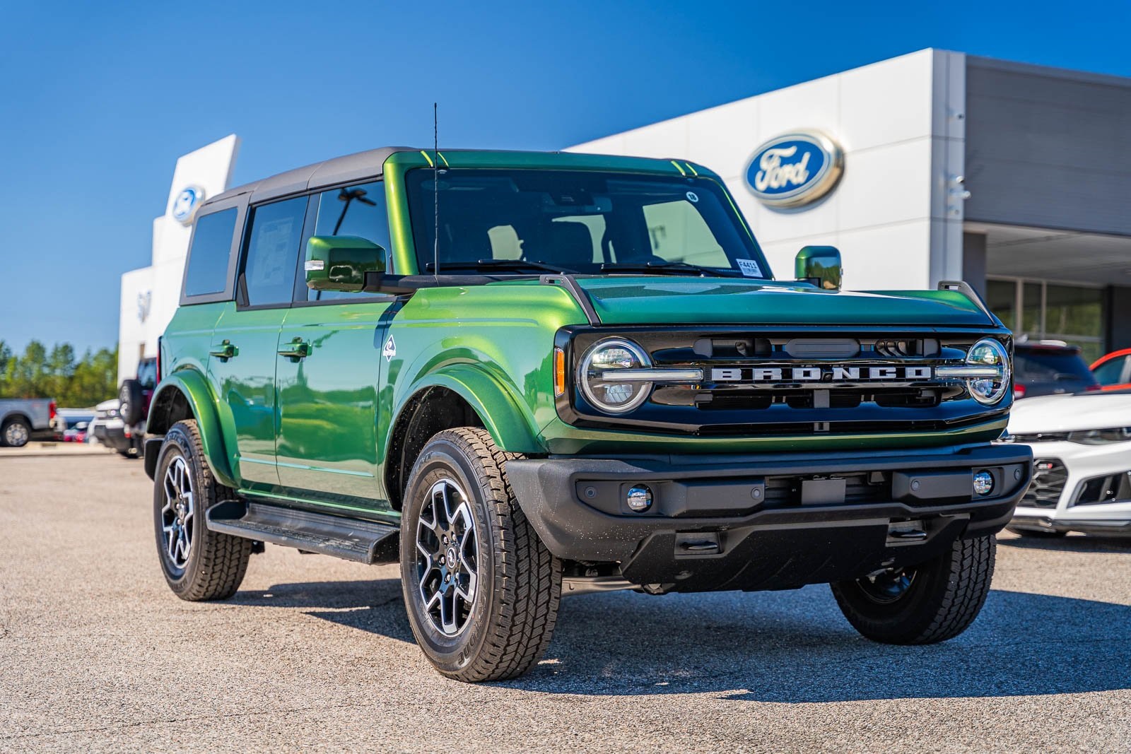 2025 Ford Bronco 4-Door Outer Banks's photo
