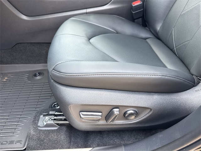 2025 Toyota Highlander Platinum photo 11