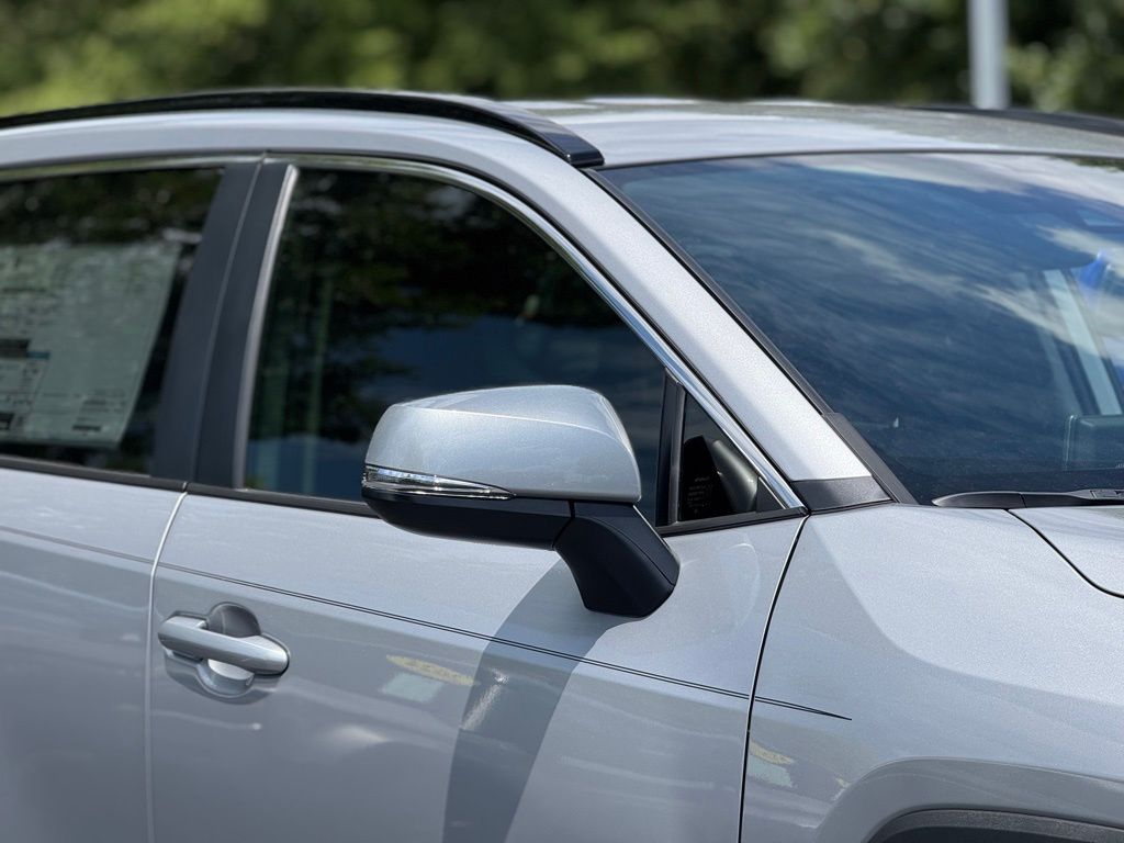 2025 Toyota RAV4 Hybrid LE photo 6