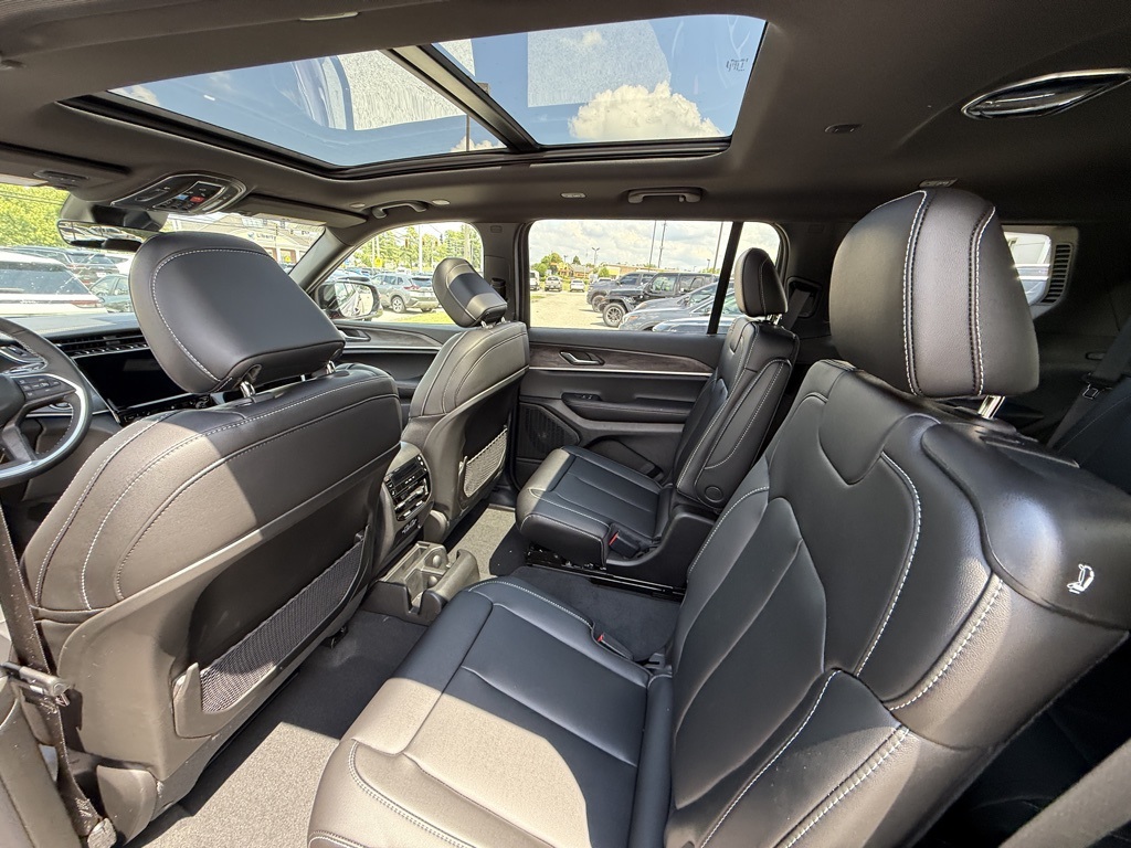 2025 Jeep Grand Cherokee Limited photo 22
