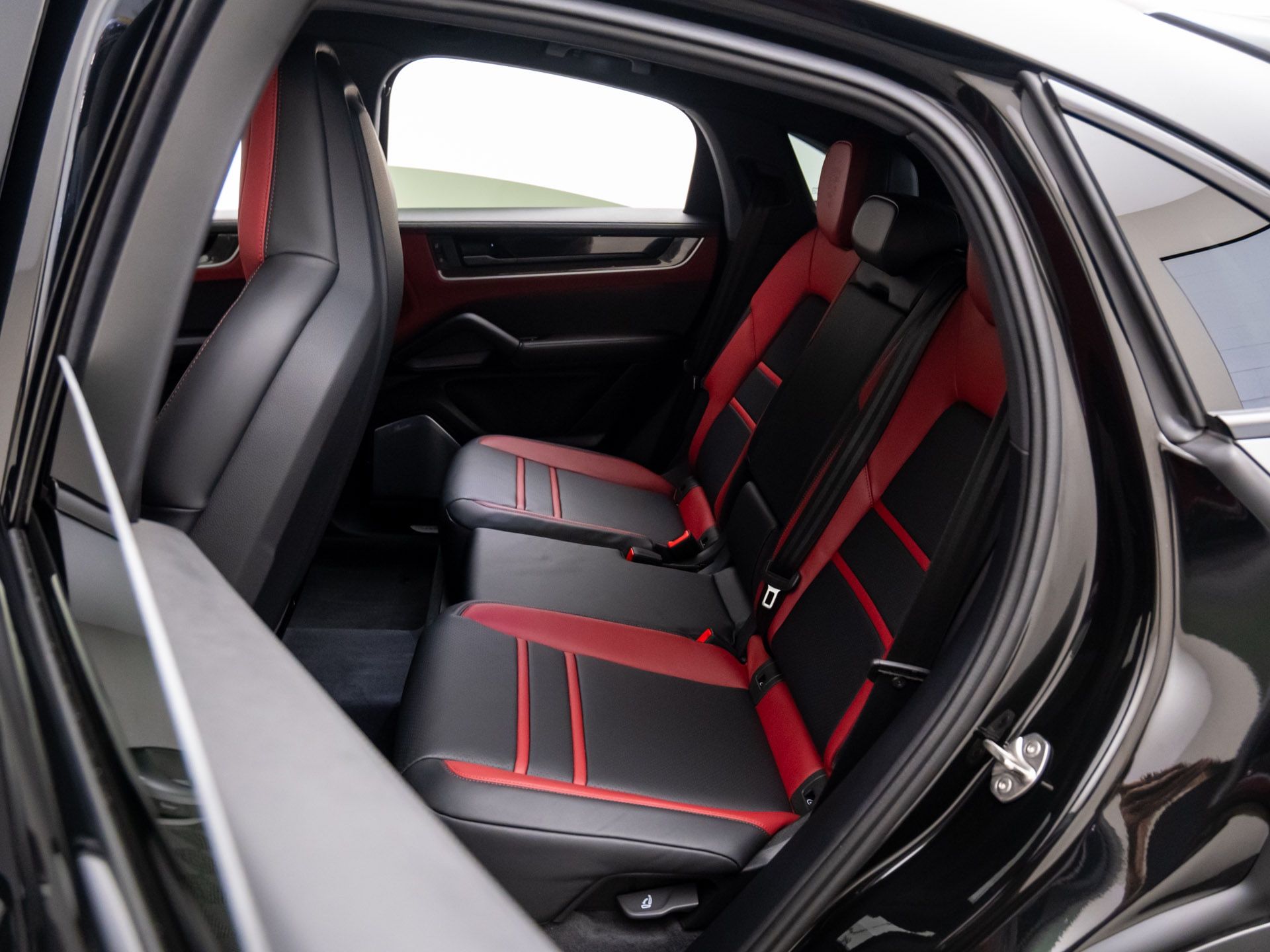 2026 Porsche Cayenne E-Hybrid Coupe S photo 12